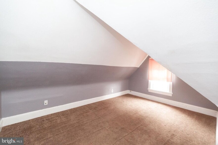 Building Photo - 313 S Fairview St