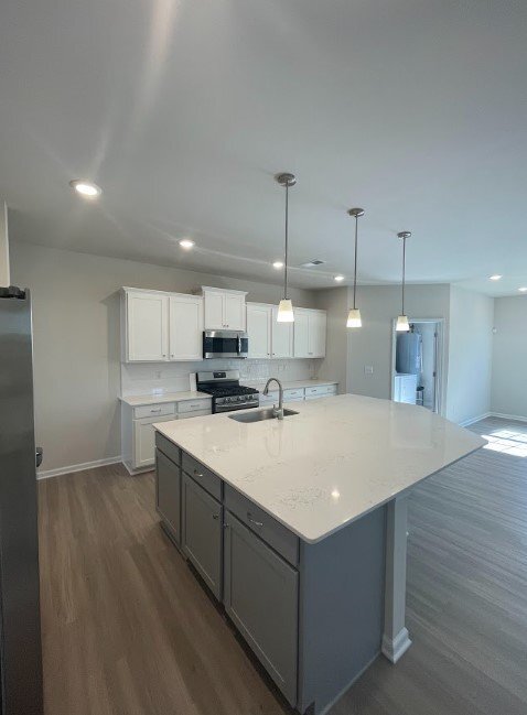 Building Photo - Spacious 4 Bed, 3.5 Bath Home with 2895 Sq...