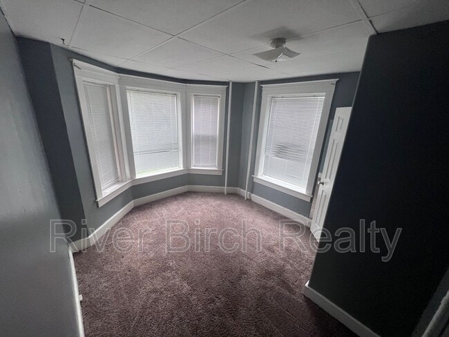 Building Photo - 811 S State St