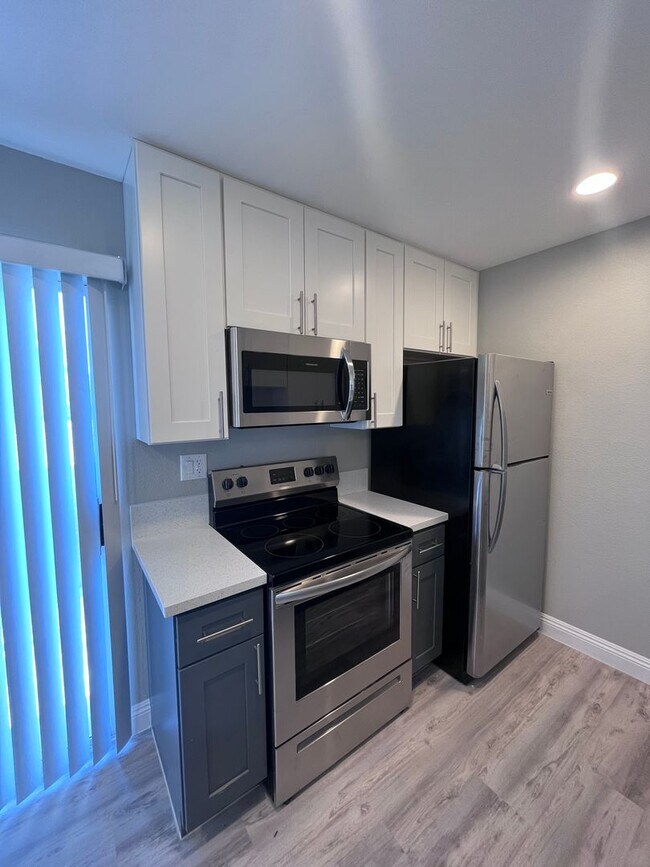 Building Photo - Beautifully Upgraded One Bedroom-One Bathr...