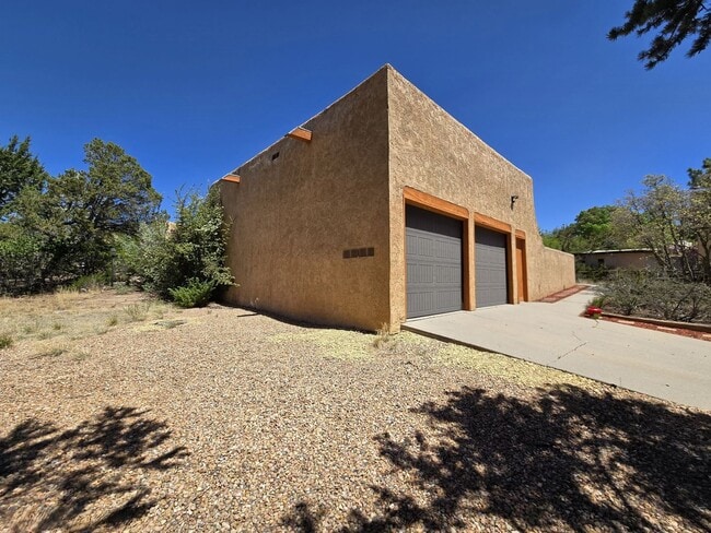 Building Photo - Turnkey Barranca Mesa Cul-de-sac Home