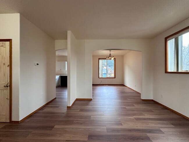 Building Photo - Beautiful Move-In Ready Single-Family Home on a Corner Lot in Gresham!