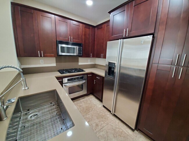 Building Photo - 2175 Condor Dr