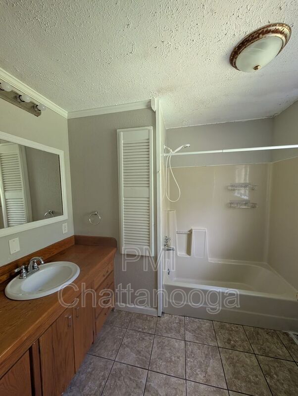 Building Photo - 124 Donna Ln