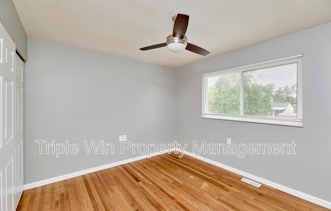 Building Photo - 2325 Golfway St