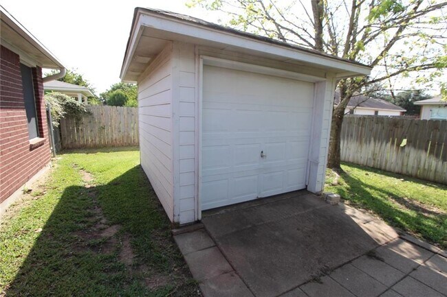 Building Photo - 226 Schaefer Blvd