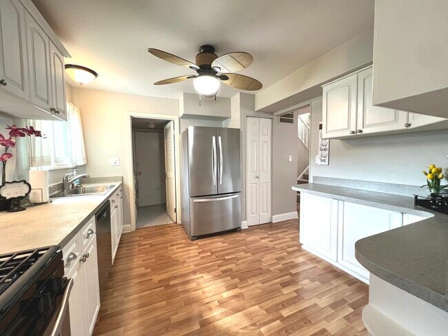 Building Photo - 1669 Cape Breton Ct