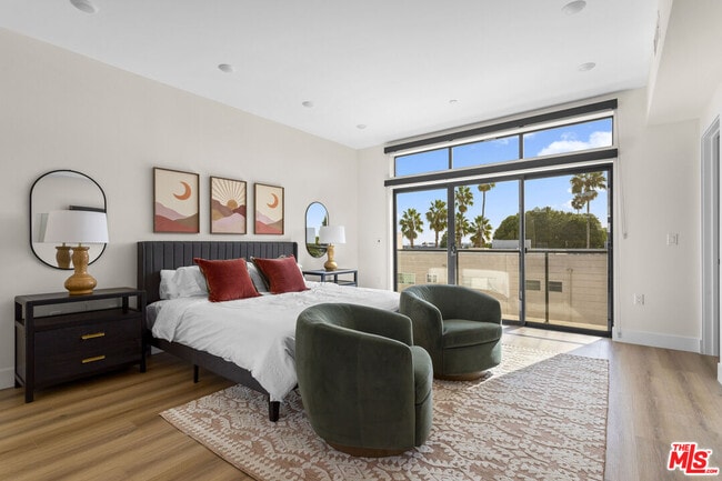 Building Photo - 1318 1/2 N Vista St