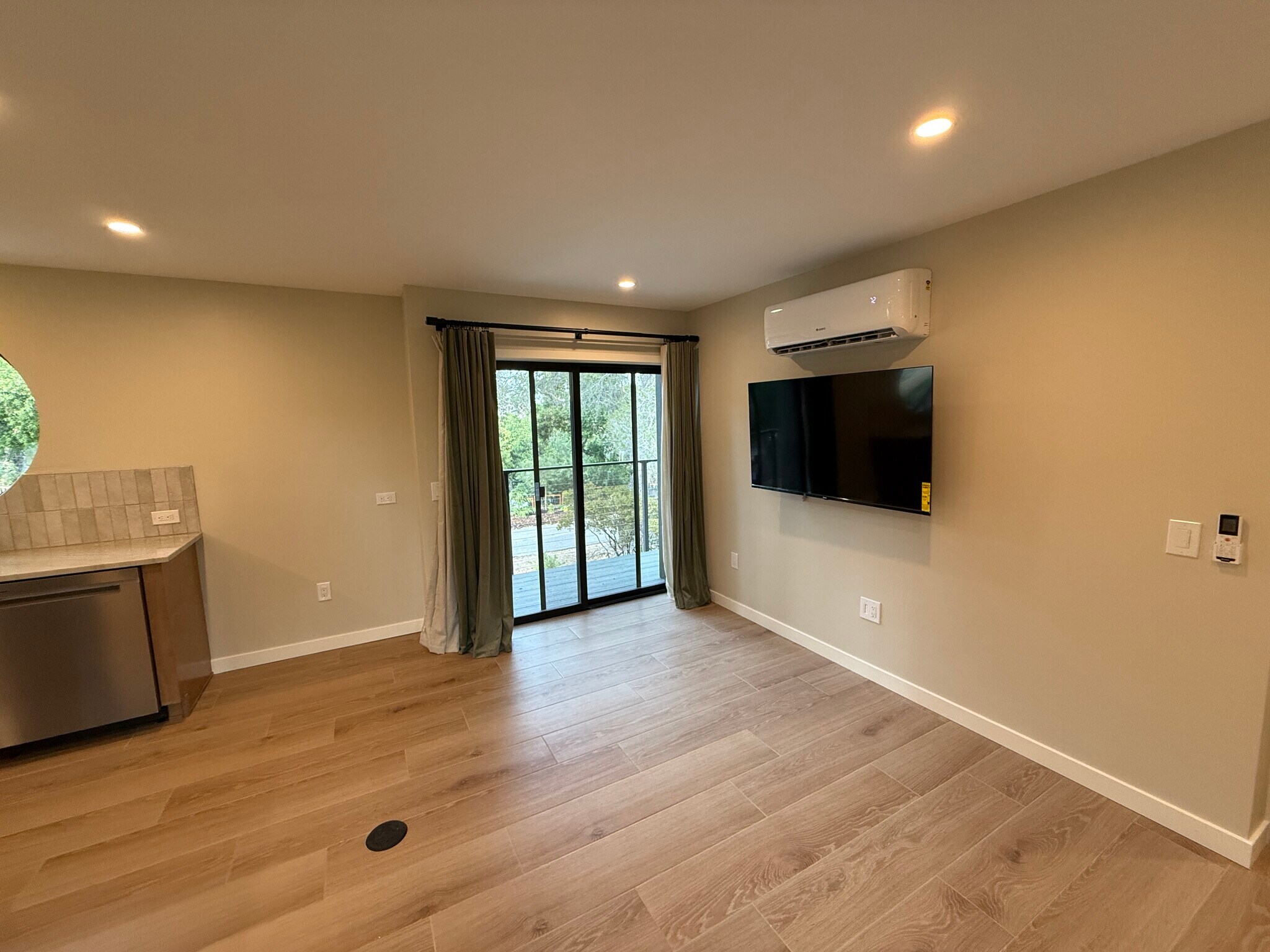 Building Photo - 5780 Violeta Ave