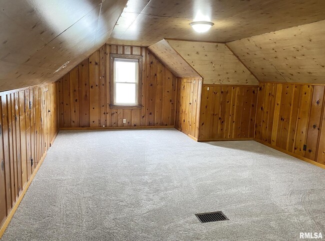 Building Photo - 303 Central St