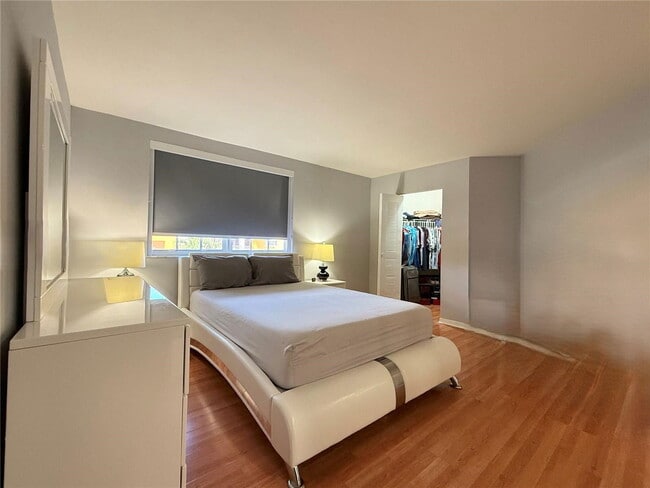 Building Photo - 9725 Fontainebleau Blvd