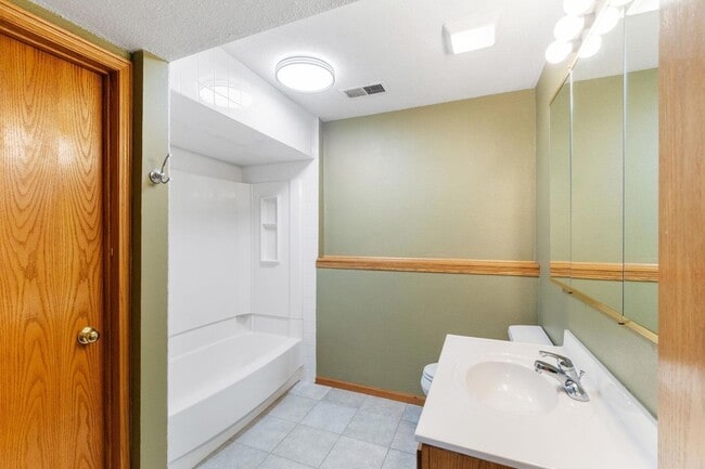 Building Photo - 418 Colby Rd