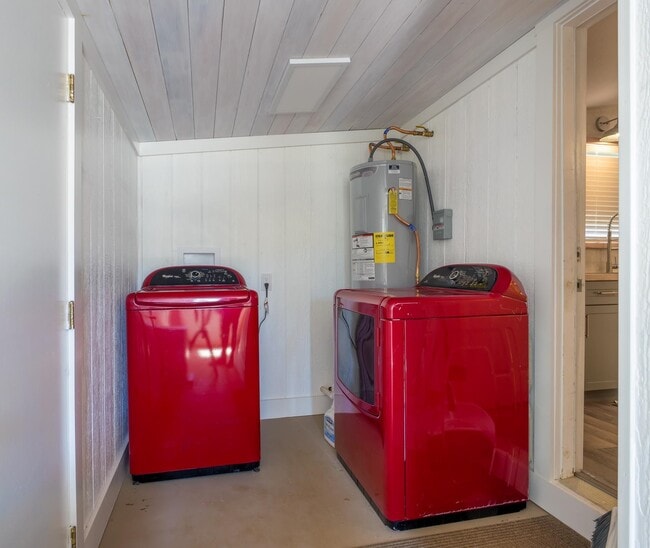 Building Photo - 103 N Ave Q