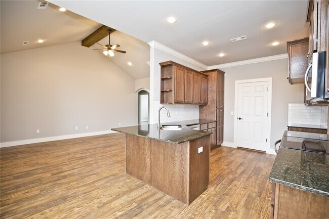 Building Photo - 209 Alder St