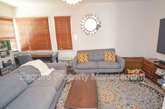 Building Photo - 676 Doris Ave