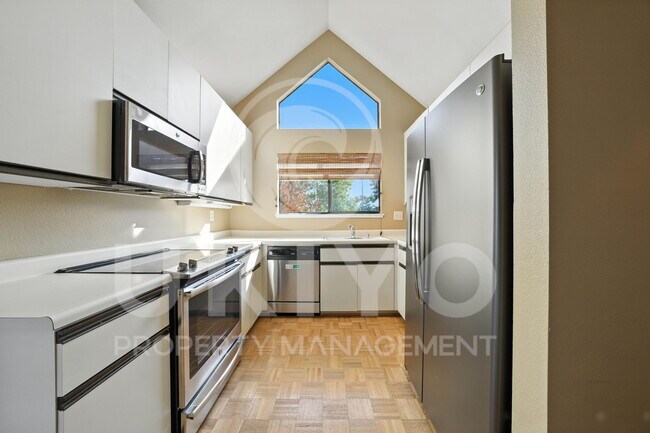 Building Photo - 4 Courageous Ct