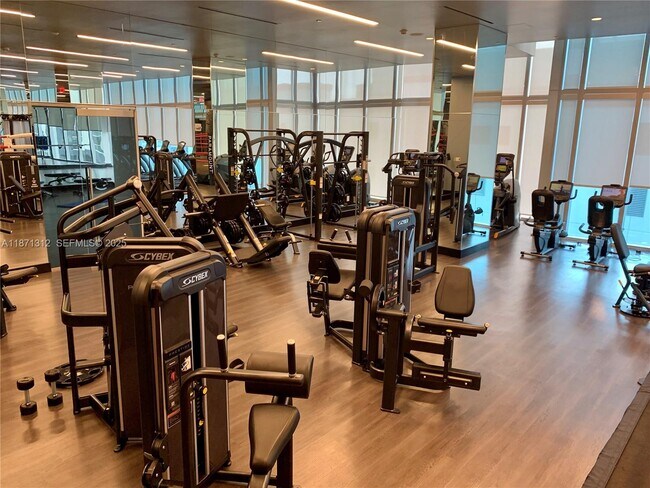 Building Photo - 851 NE 1st Ave