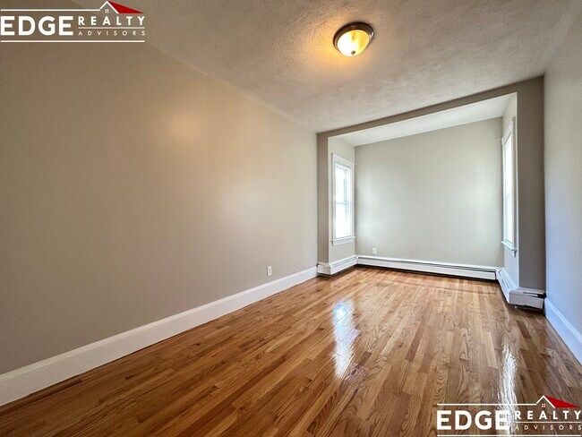 Building Photo - 315 Warren St