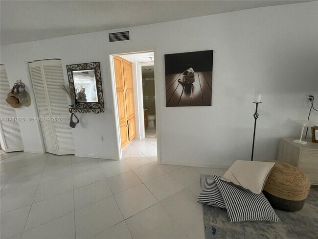 Building Photo - 5047 N Hwy A1A