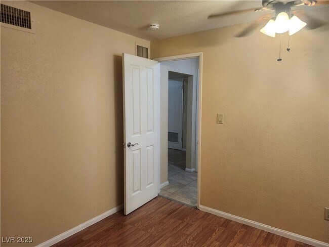 Building Photo - 103 S Mallard St