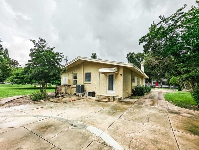 Building Photo - 1013 23rd St W