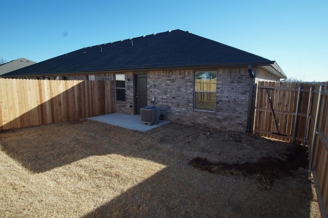 Building Photo - 439 Summit Ridge Dr