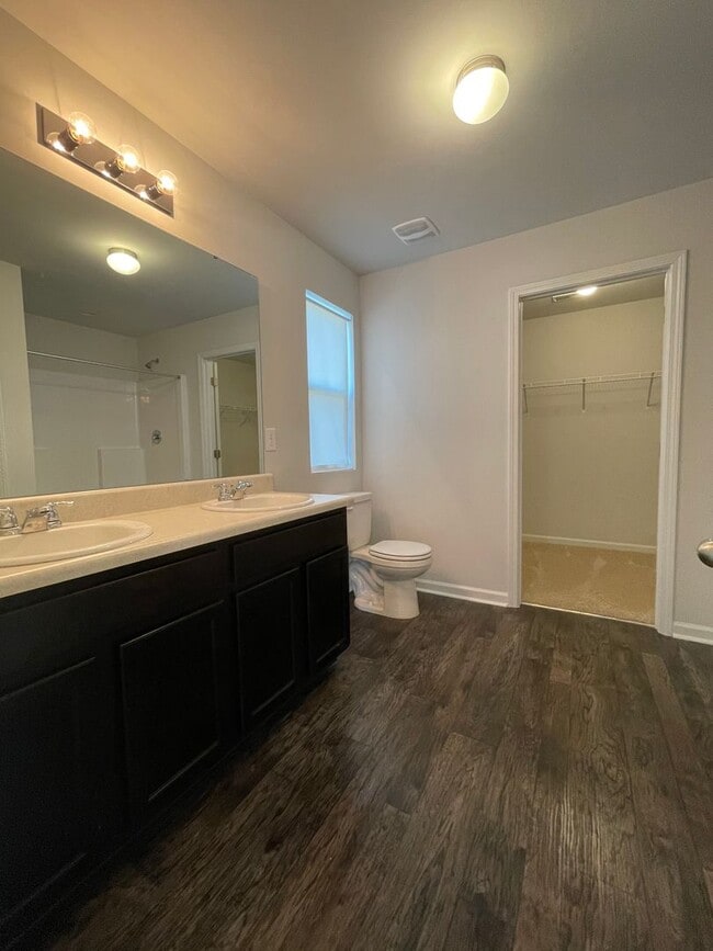 Building Photo - Nice on New Home Place