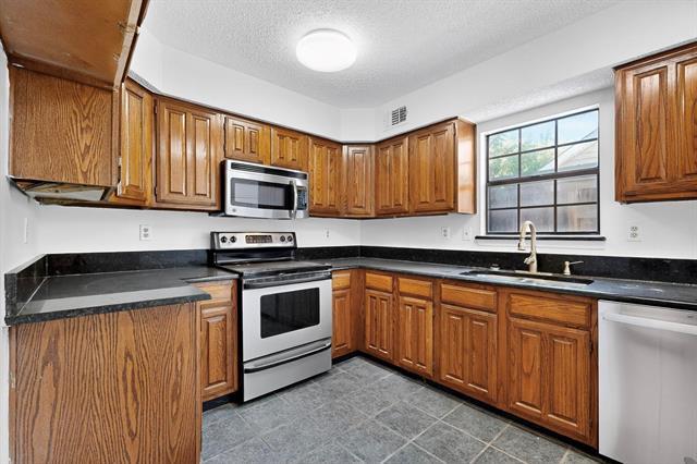 Building Photo - 100 Shinoak Valley