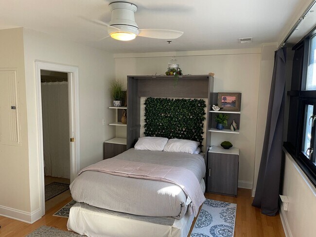 Building Photo - Fully Furnished Downtown Rental Available June 1st!!!