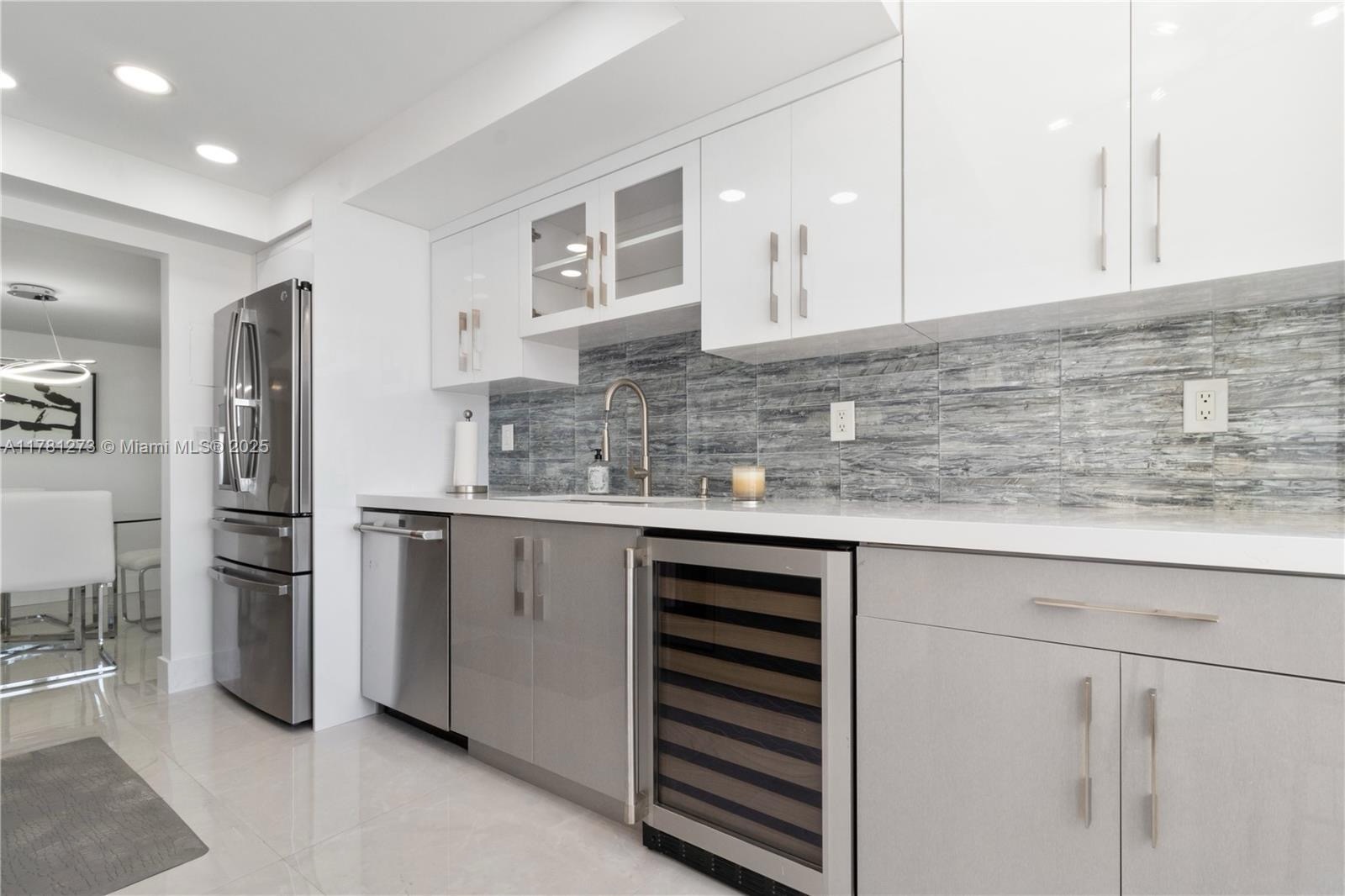 Building Photo - 18081 Biscayne Blvd