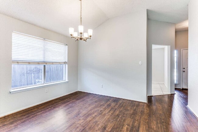 Building Photo - Adorable 3-Bed with Open Floor Plan & Dream Backyard