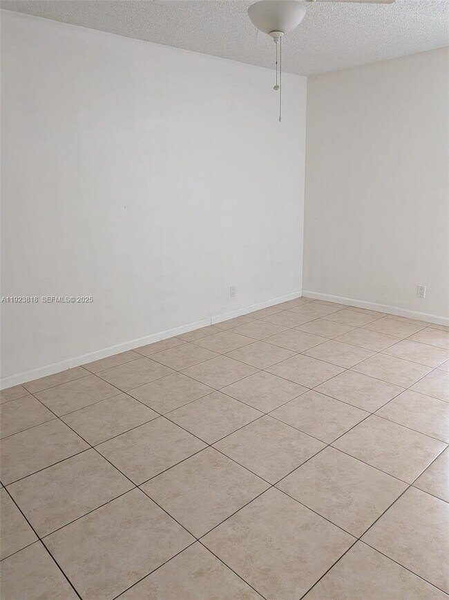 Building Photo - 5494 Courtyard Dr