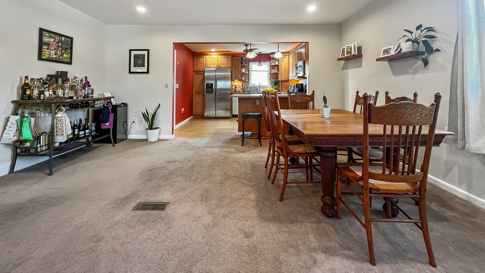 Building Photo - 106 6th Ave