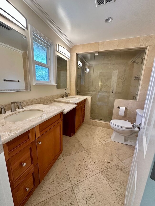 Building Photo - Beautiful San Rafael Home