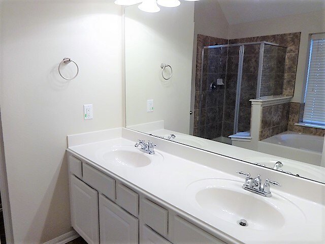 Building Photo - 2420 Avalon Trace Ln