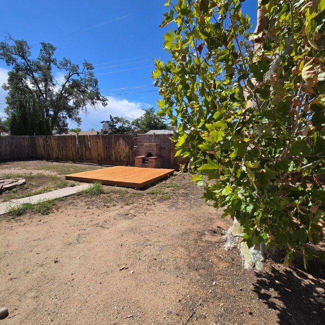 Building Photo - 3401 Sierra Dr NE