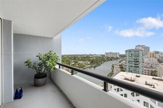 Building Photo - 3200 Collins Ave