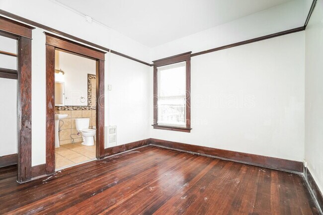 Building Photo - 1319 S 6th Ave