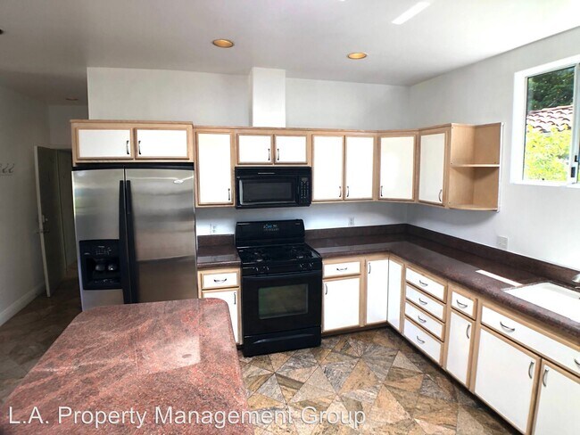 Building Photo - 1890-1896 Silver Lake Blvd