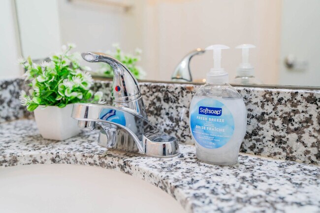 Building Photo - 915 N 4th St