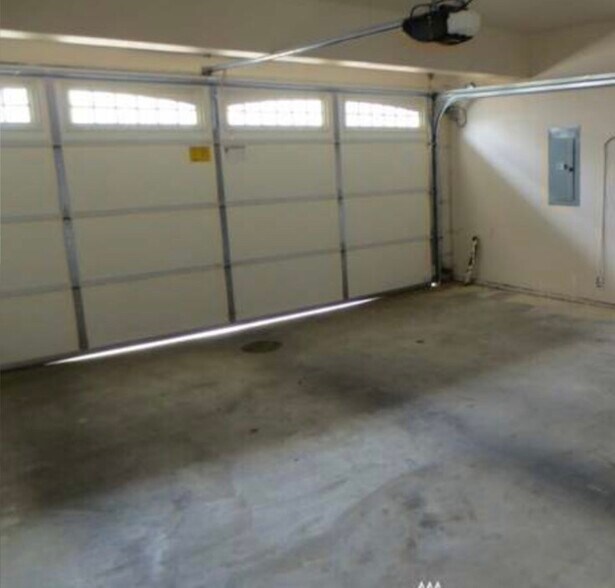 Building Photo - 11118 Paine Field Way