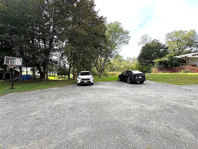 Building Photo - 609 N Nanticoke Ave