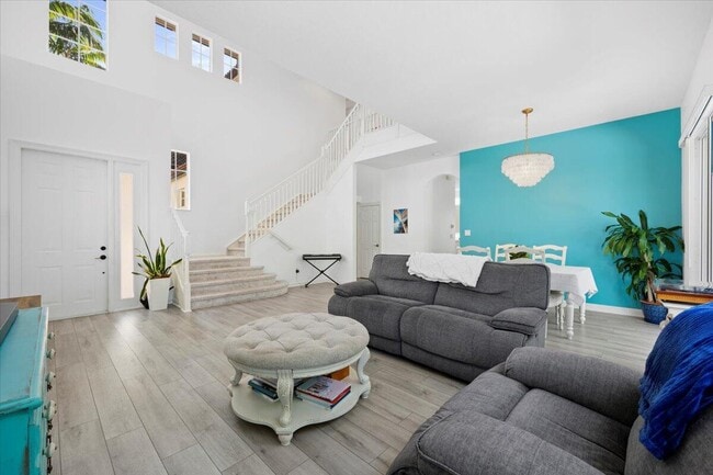 Building Photo - 956 Mill Creek Dr