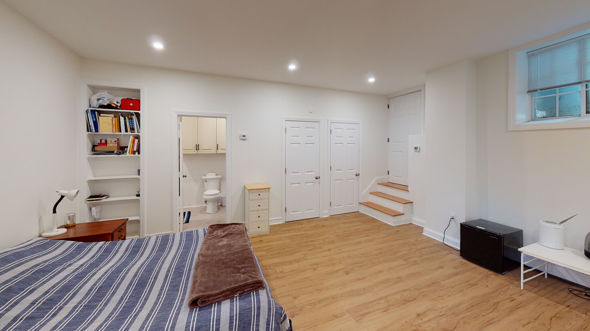 basement space - can be used in lots of ways! has it's own full bathroom - 9 Ashton Pl