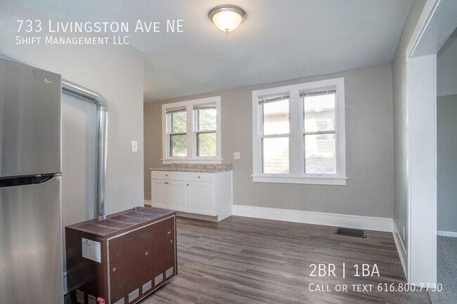 Building Photo - 733 Livingston Ave NE