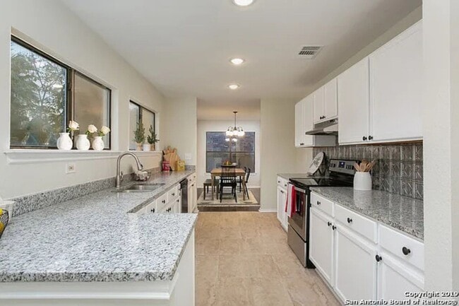 Building Photo - 13130 Regency Bend