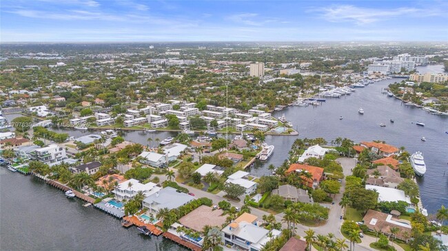 Building Photo - 608 1st Key Dr