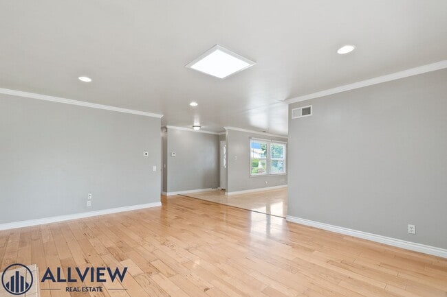 Building Photo - Upgraded 4 Bedroom, 3 Bathroom Home Available