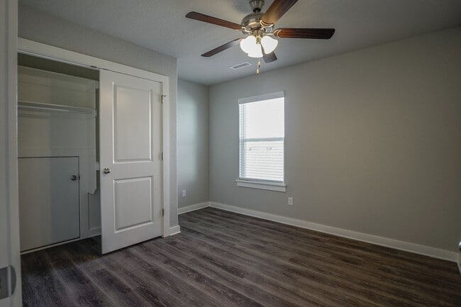 Building Photo - Now Preleasing