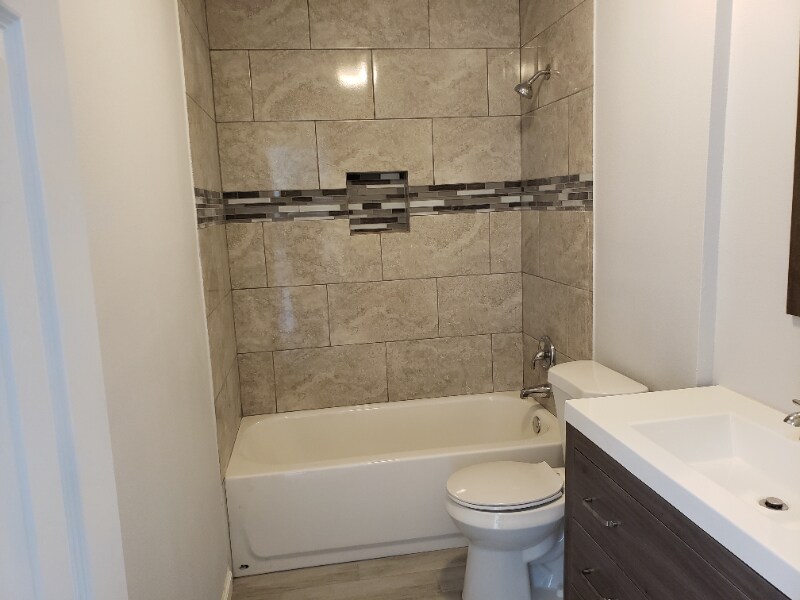 Building Photo - 7576 Windsor Oaks